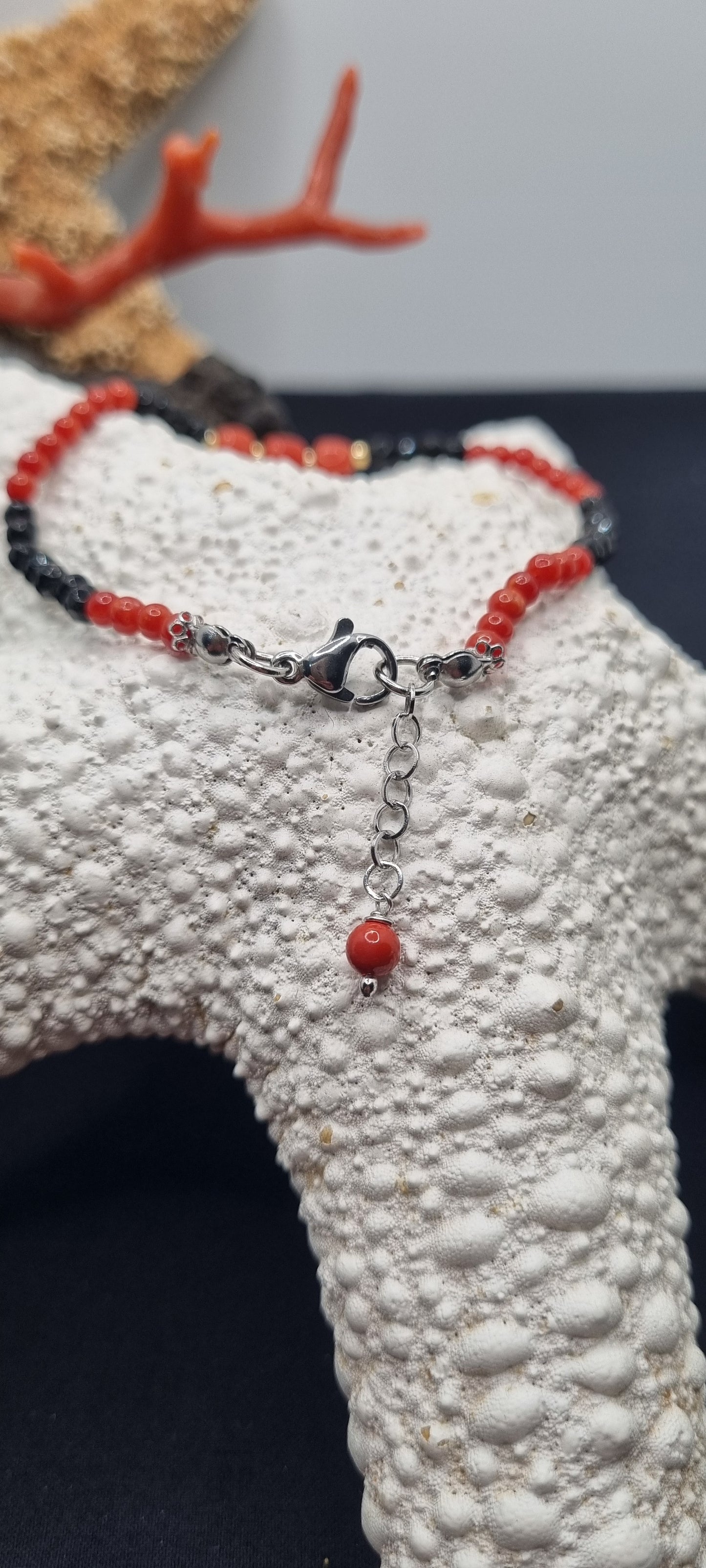 BRACCIALE CON CORALLO E ONICE